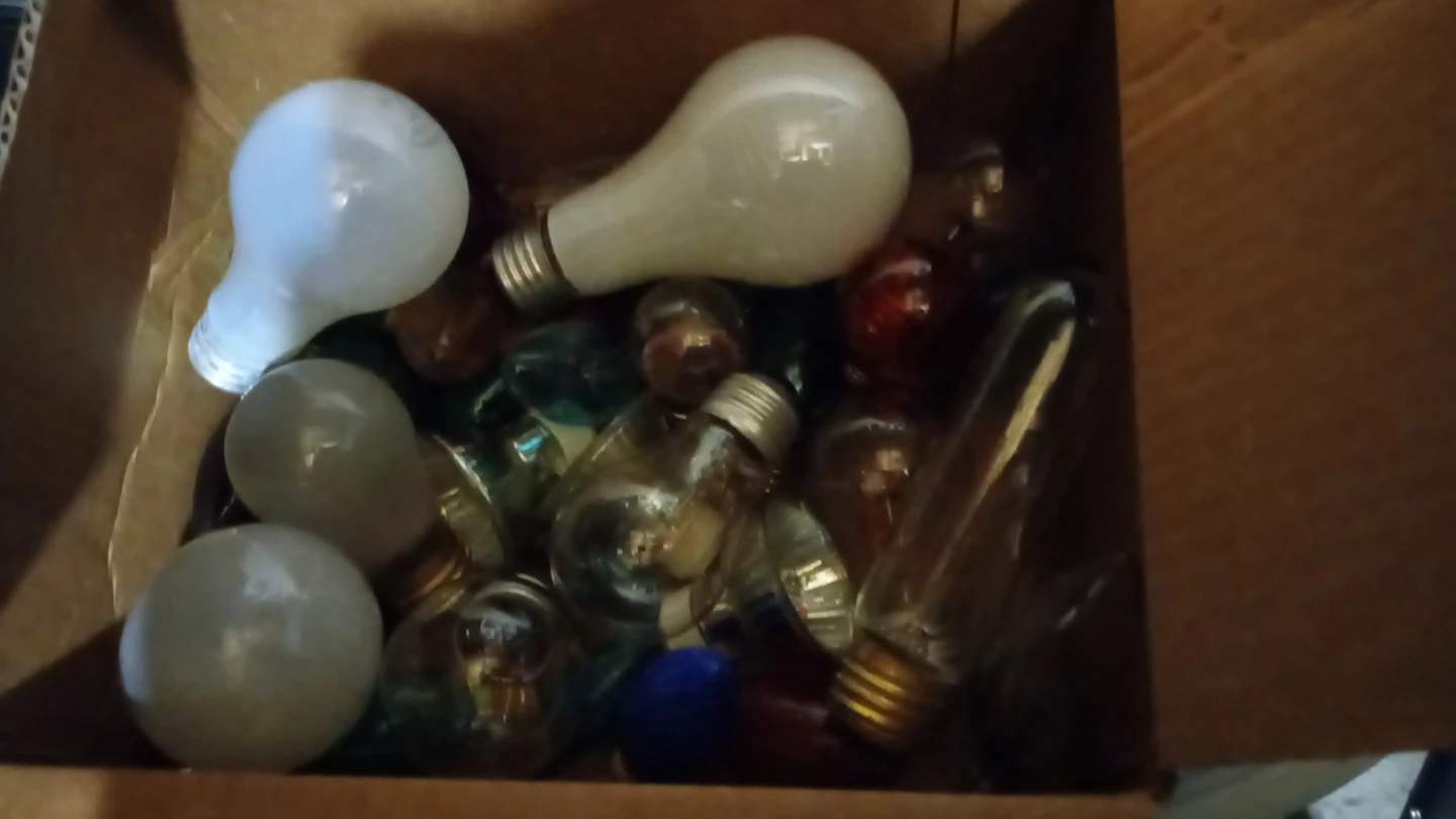 Box of Assorted Light Bulbs