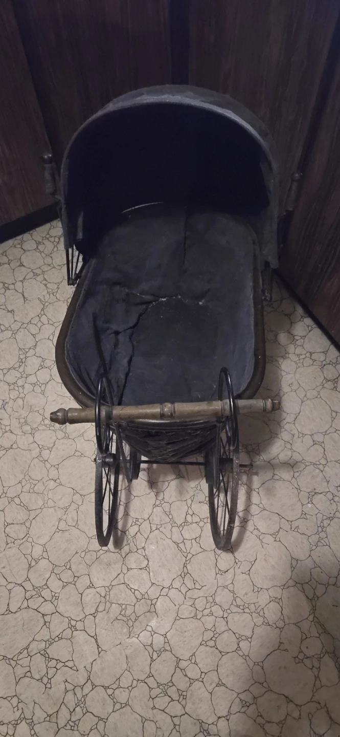 Antique Style Baby Carriage - photo 3