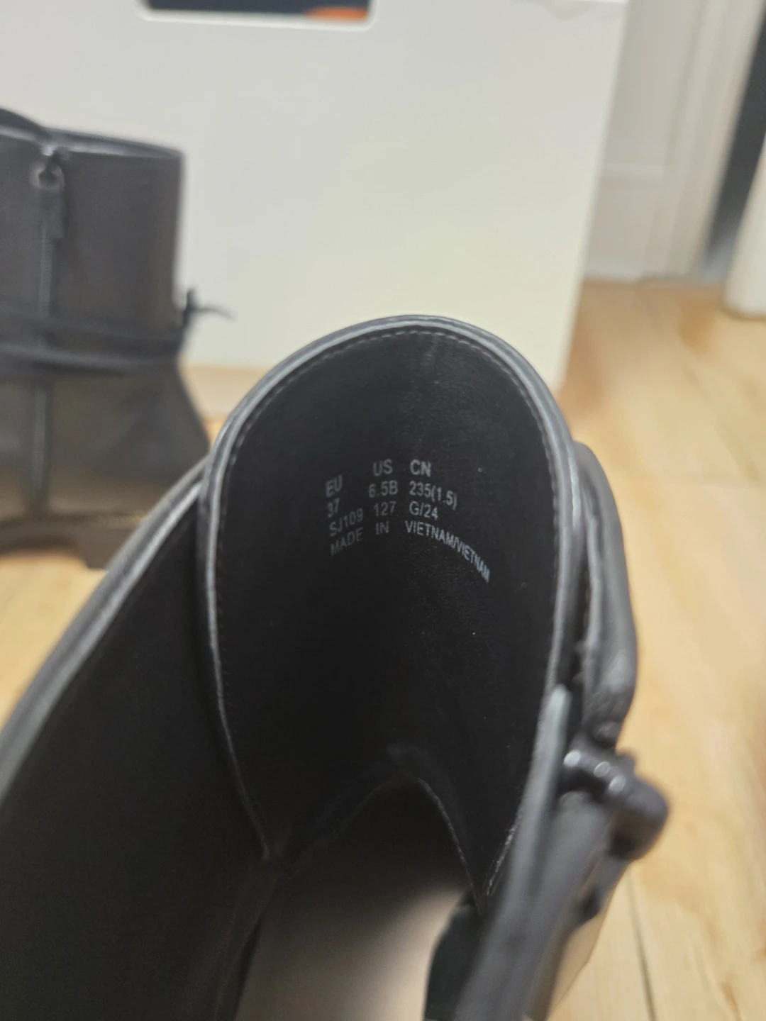 Stuart Weitzman Black Leather Boots US 6.5B - photo 5