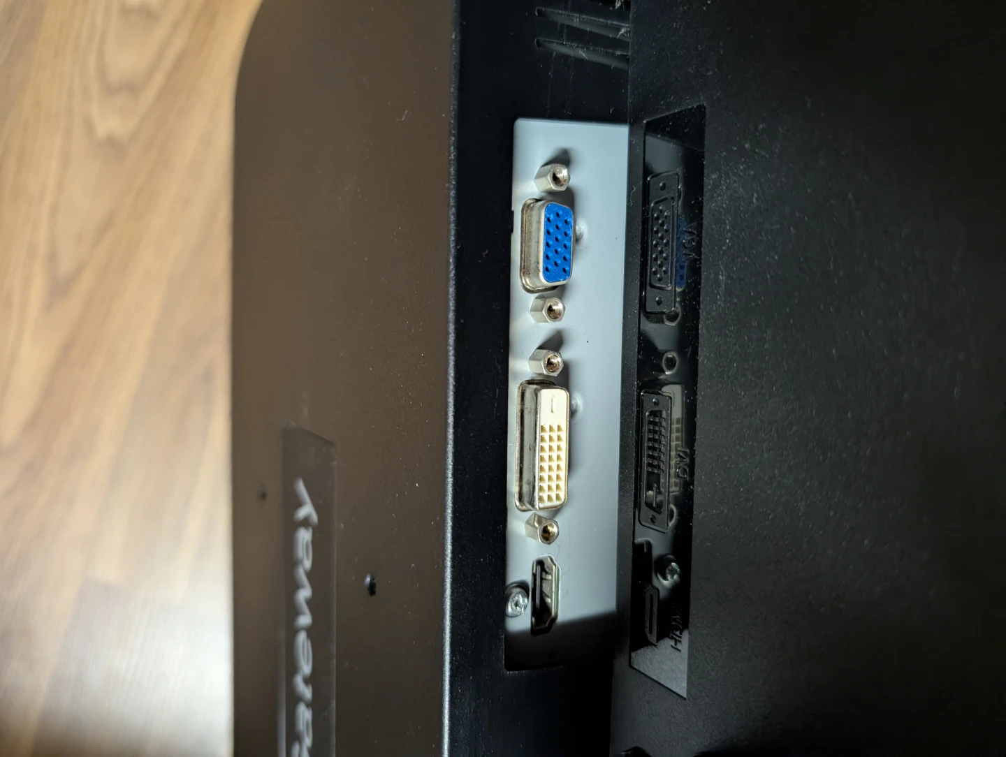 Gateway LCD Monitor with integrated speakers - photo 3