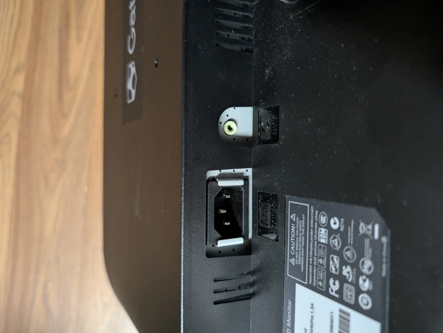 Gateway LCD Monitor with integrated speakers - photo 4
