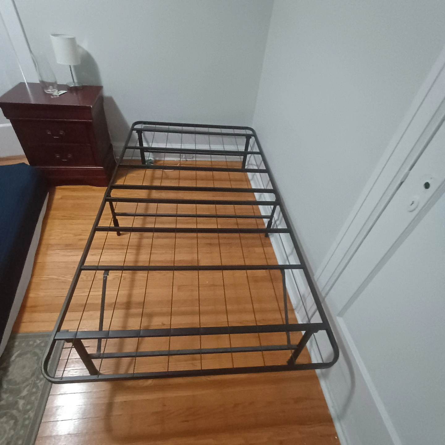 Twin Metal bed Frame - Mattress Ready