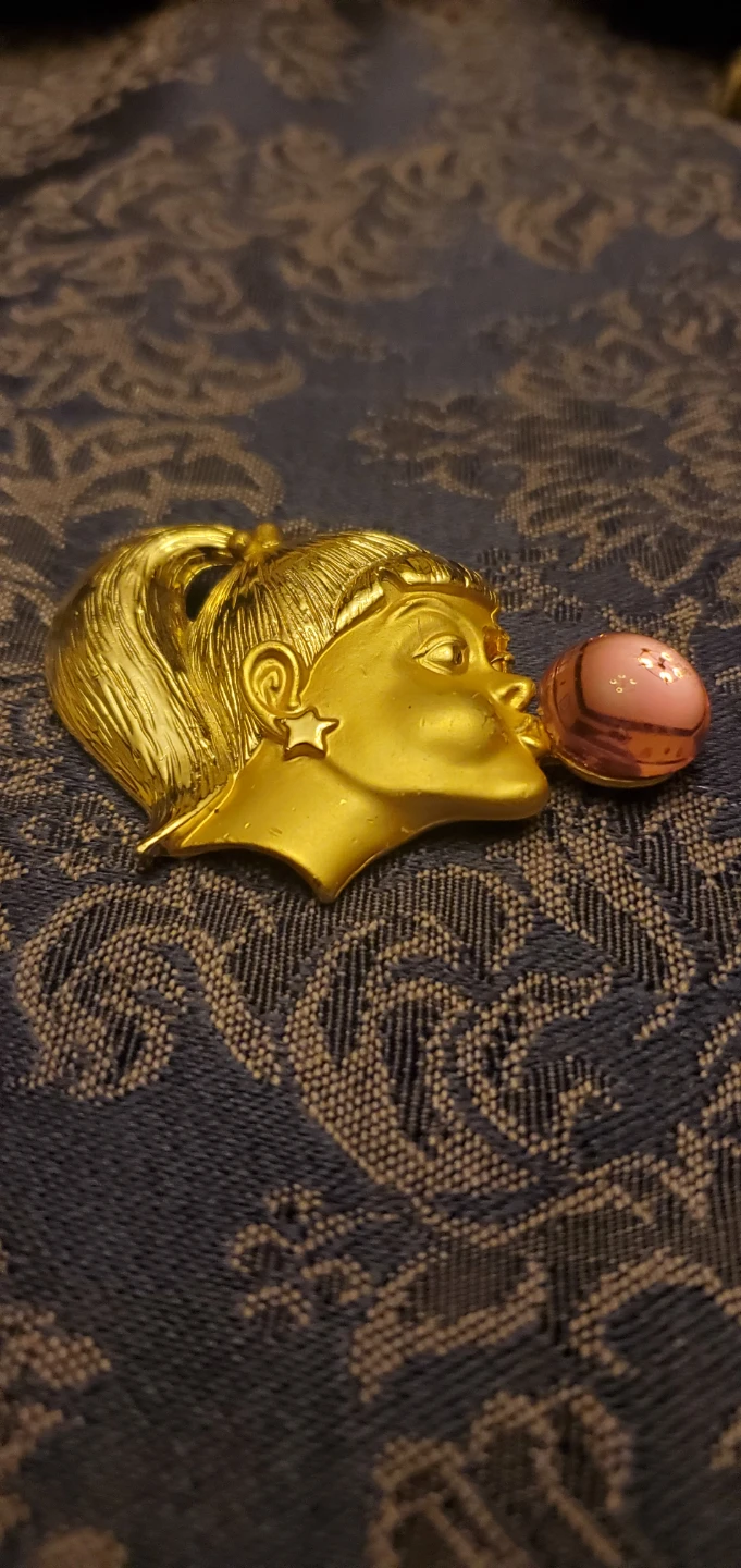 Gold Tone Girl Blowing Bubble Gum Brooch Pin - photo 5