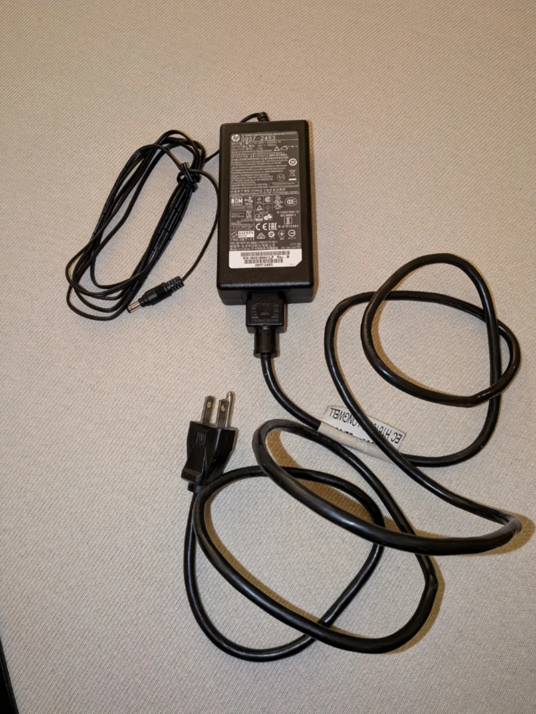 HP 0957-2483 AC Power Adapter