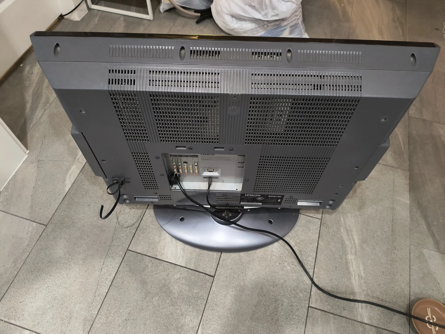 Hitachi 32" LCD TV - photo 2
