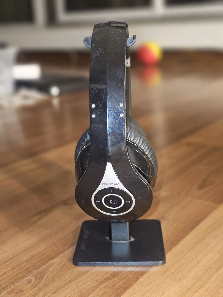 Mpow Over-Ear Black Headphones + Stand
