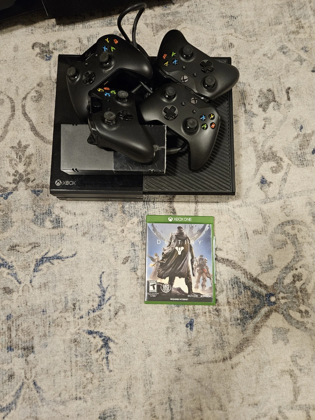 Xbox One Console + 4 Controllers + Destiny Game
