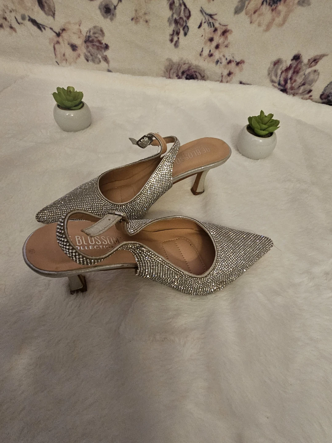 Blossum Collection Silver Heels - Size 6 - photo 2