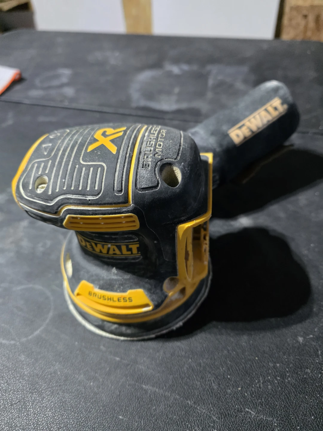 DeWalt DCW210 Random Orbit Palm Sander