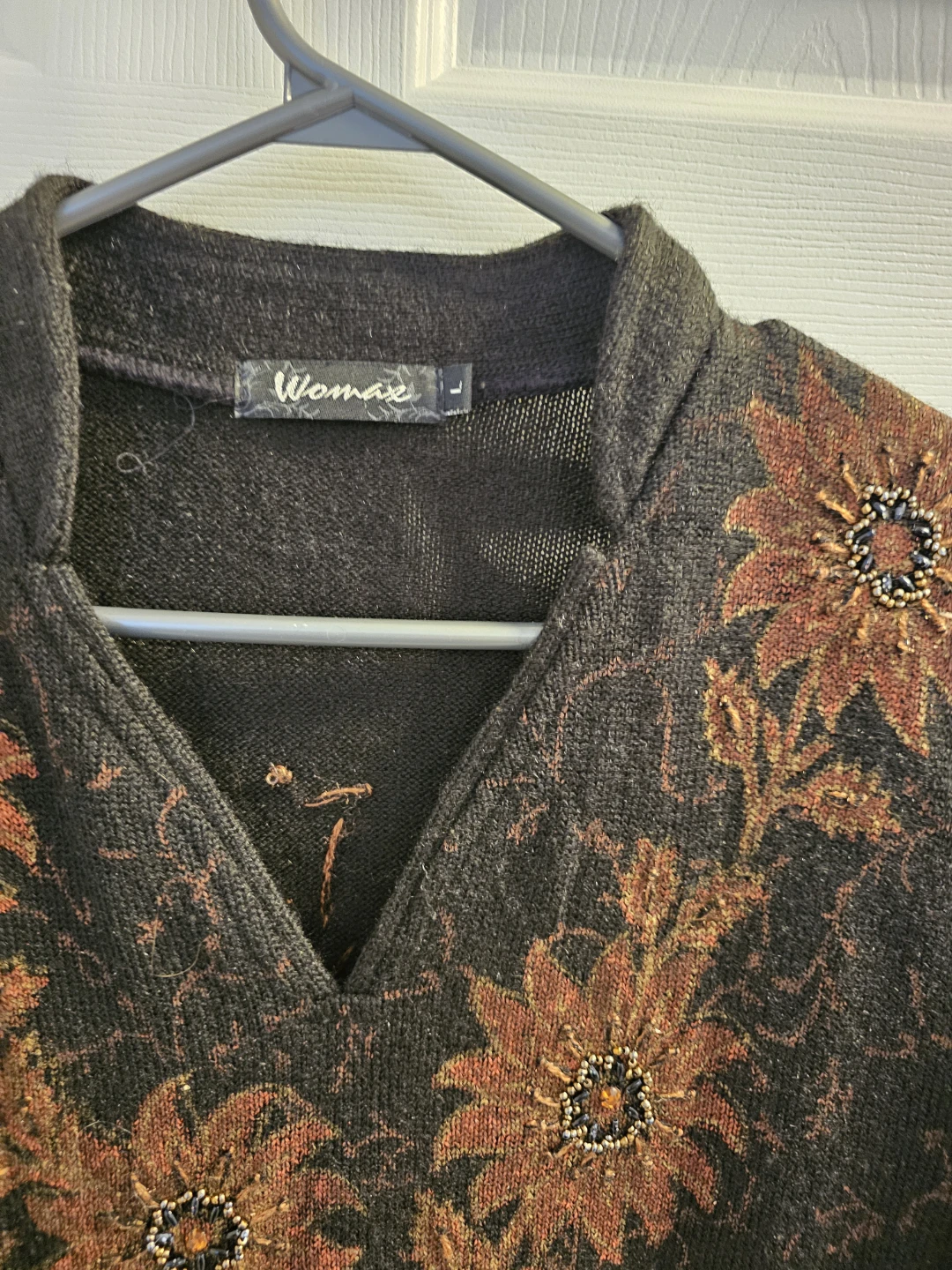 Woman's warm long-sleeve tunic with floral embroidery - photo 4