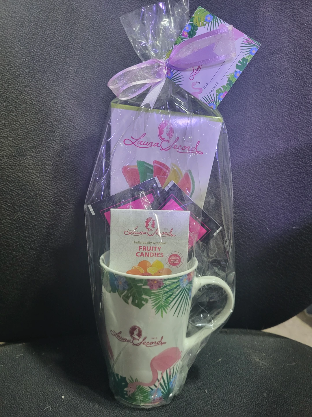 Laura Secord Gift Set with Mug & Candies - photo 3