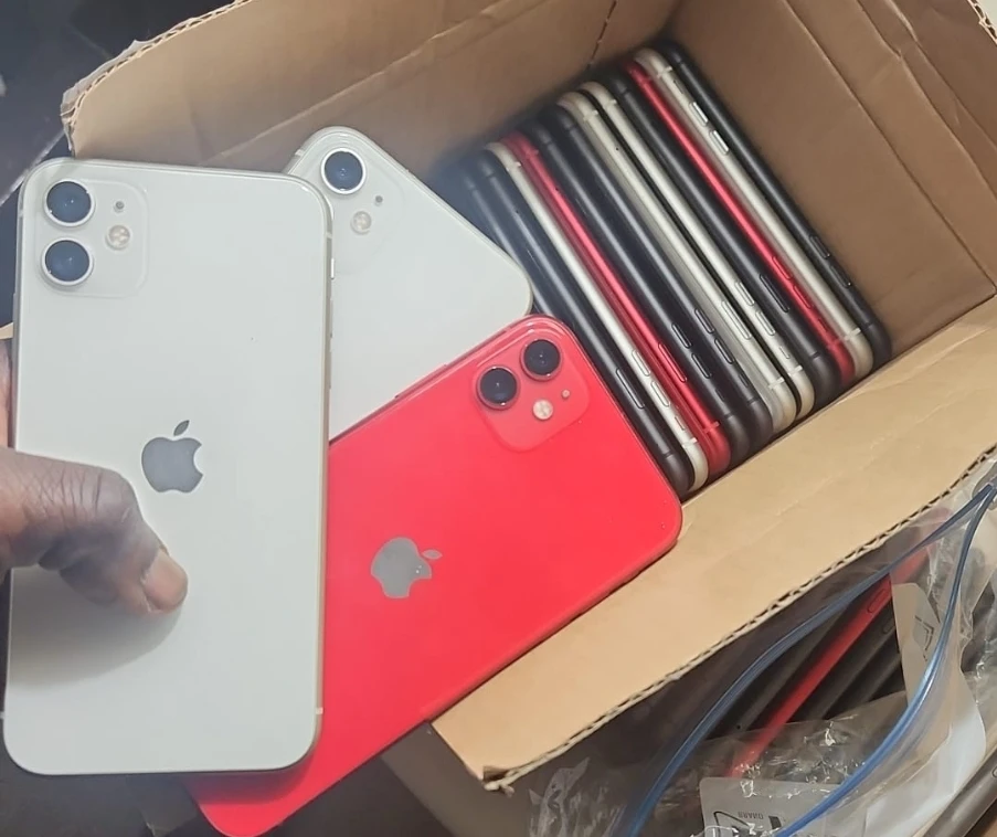 Apple iPhone 11 (Red & white) 93% battery and above - photo 5