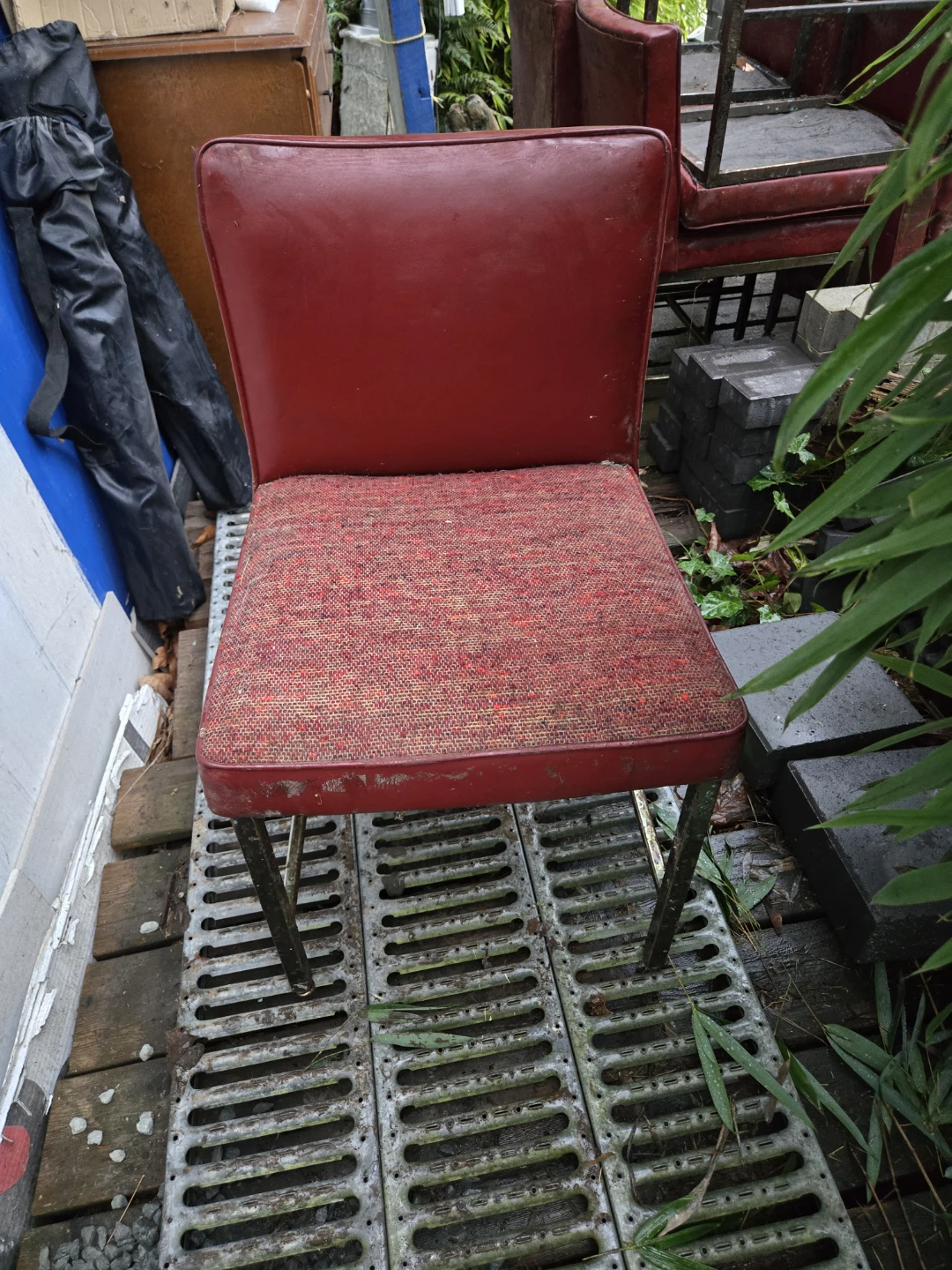 14 Red Vintage Chairs 🥕