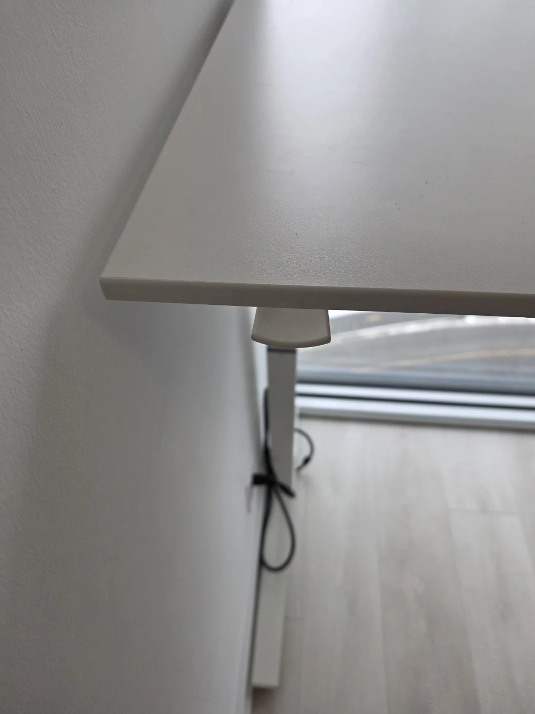 Herman Miller Adjustable Height Standing Desk - White - photo 2