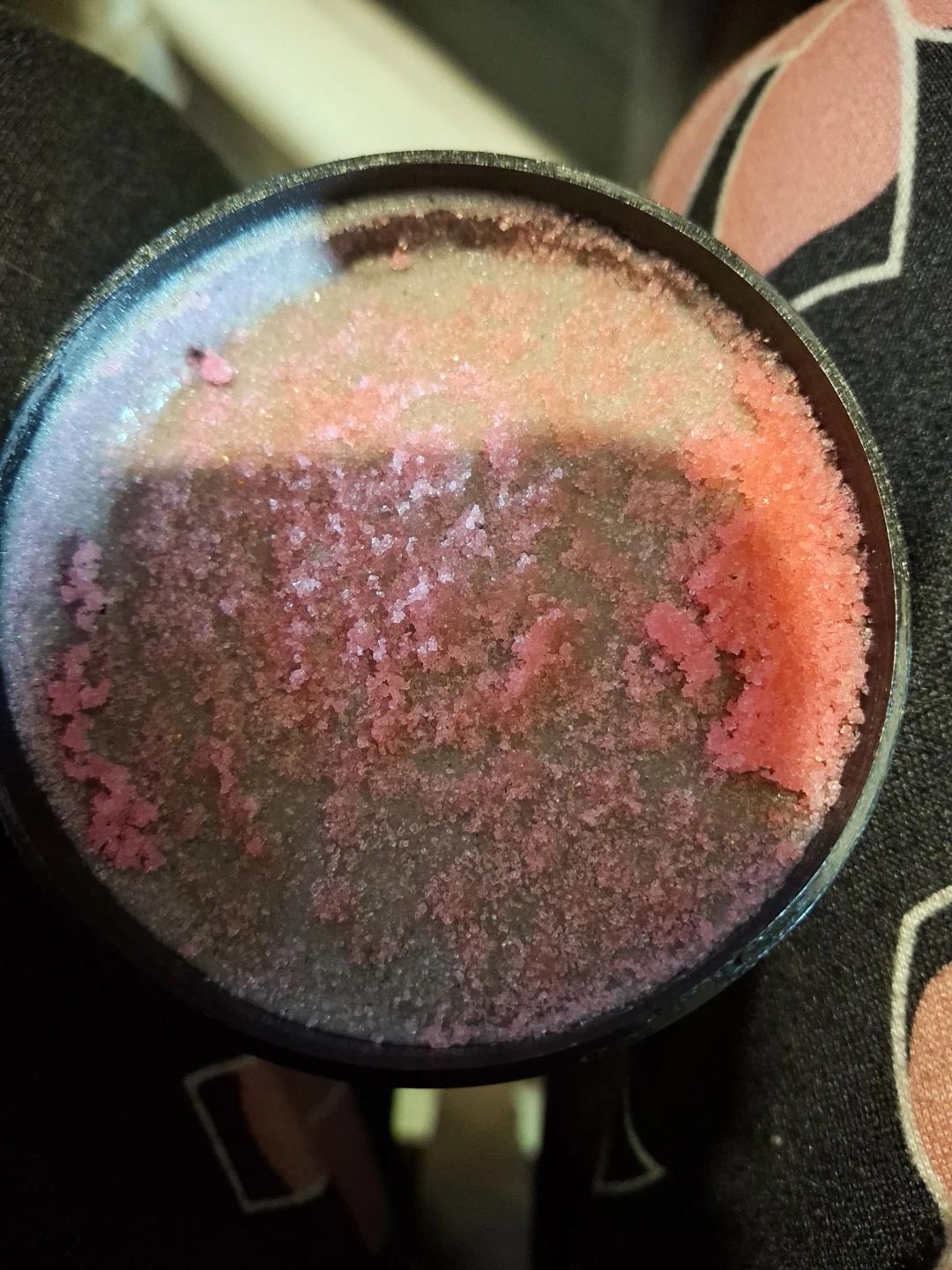 Lush Bright and Beautiful Facial Scrub 100g - photo 2