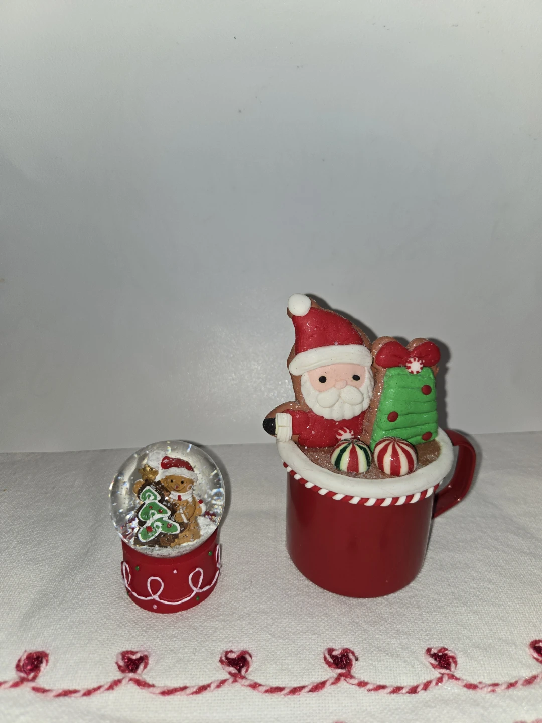 Christmas Snow Globe and Santa Mug Decoration - photo 3