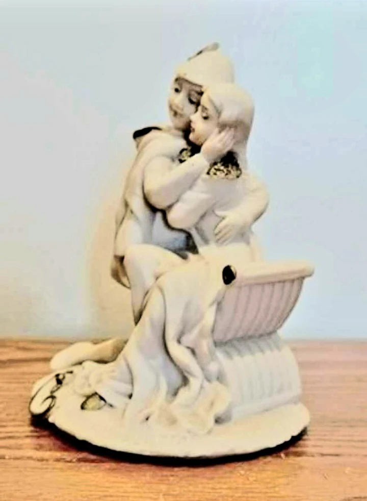 Signed Miriam Handmade Romeo and Juliet Sculpture - photo 3