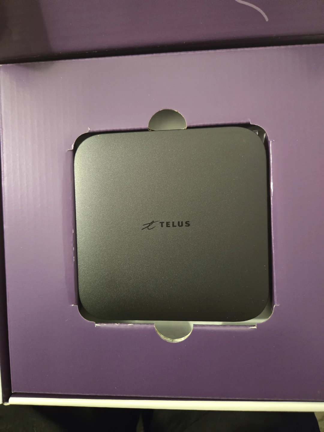 TELUS TV Digital Box with Remote and Accessories - photo 2