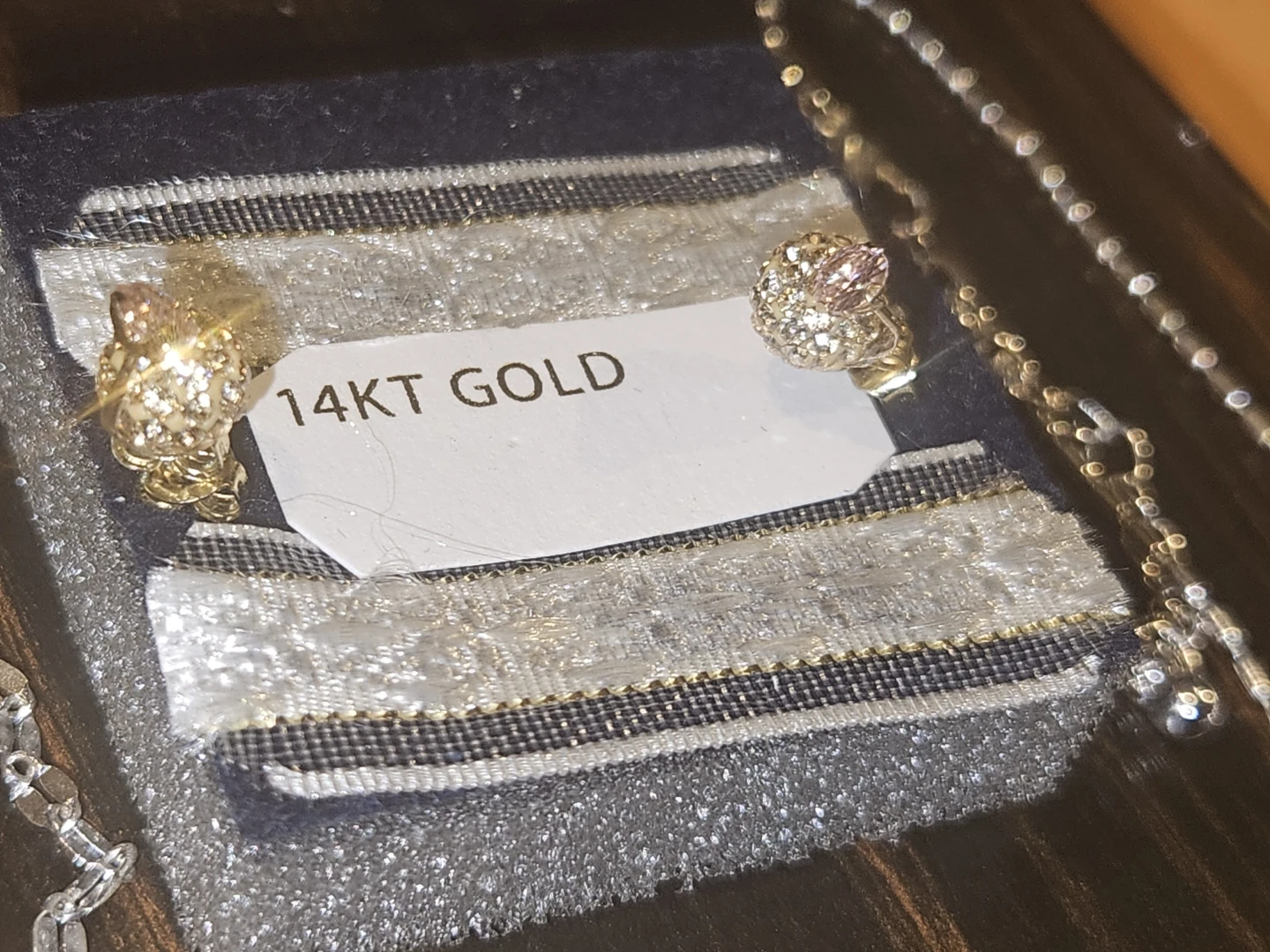 14KT Gold Earrings & Roots Polarized Sunglasses - photo 3