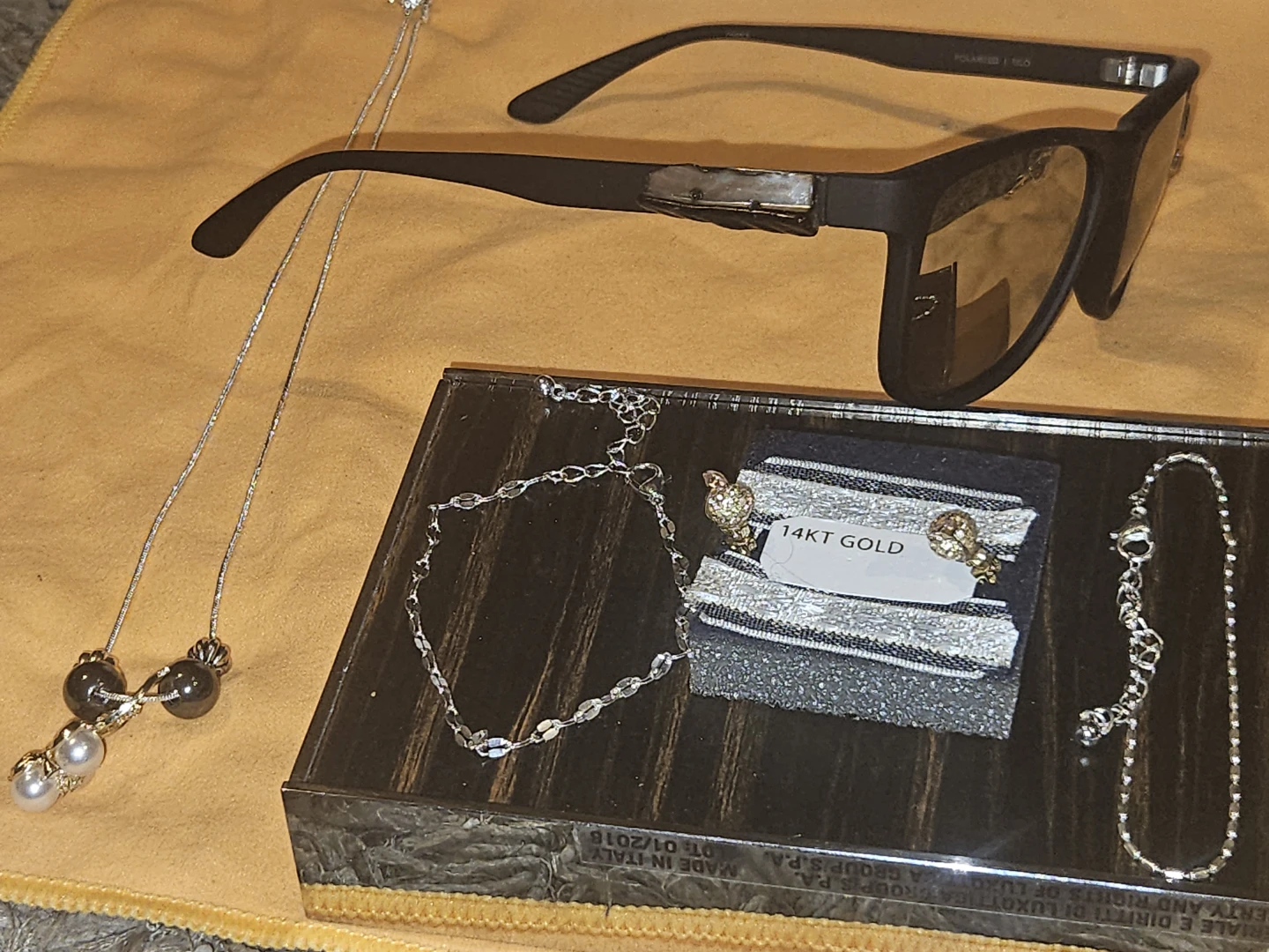 14KT Gold Earrings & Roots Polarized Sunglasses - photo 4