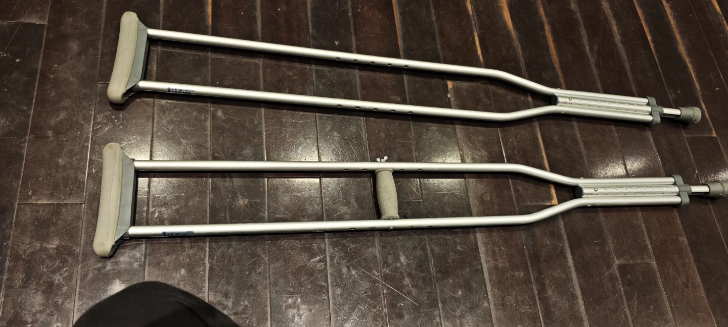 Adjustable Aluminum Crutches