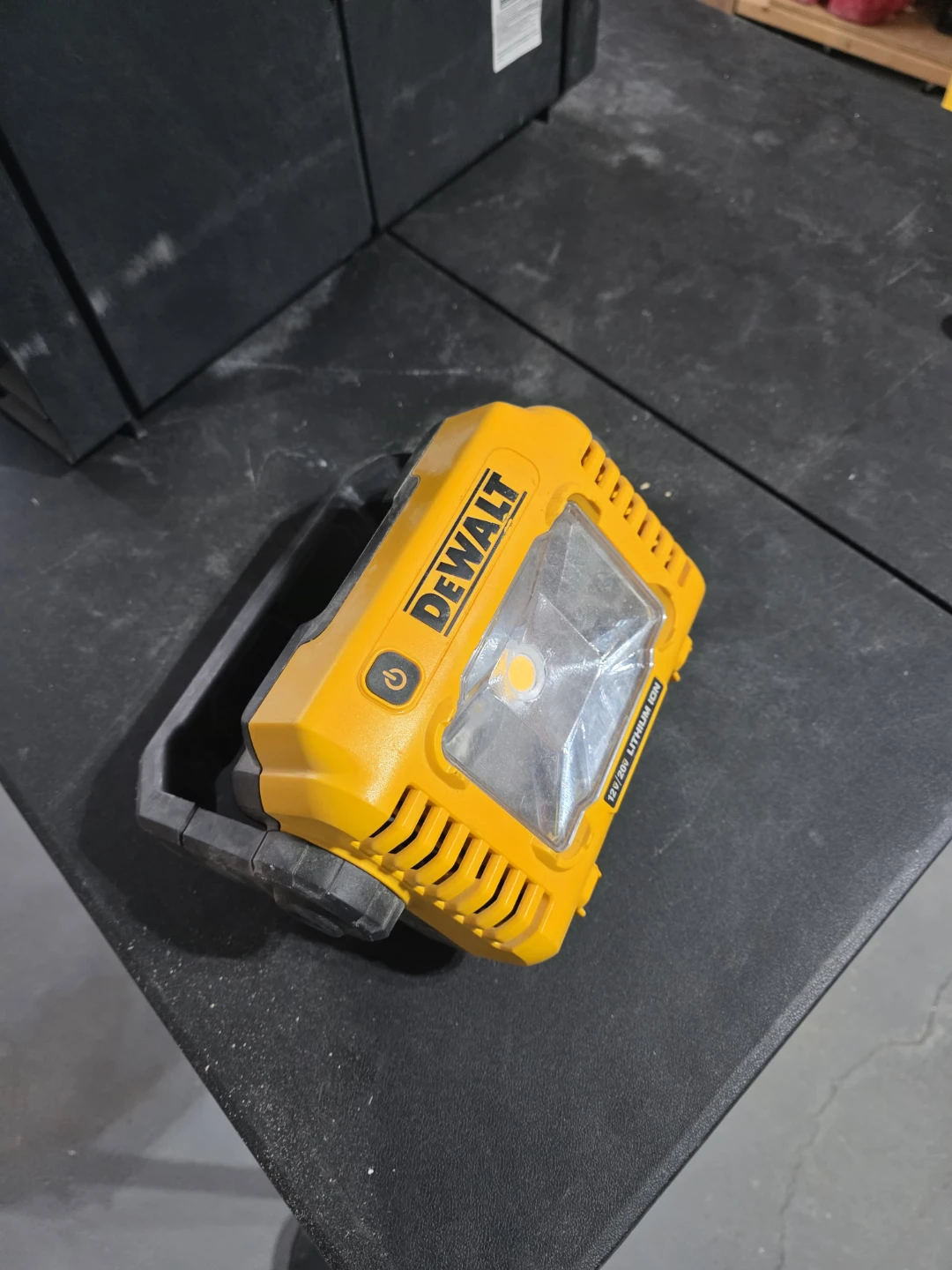 DeWalt DCL077 Compact Task Light - Yellow - photo 3