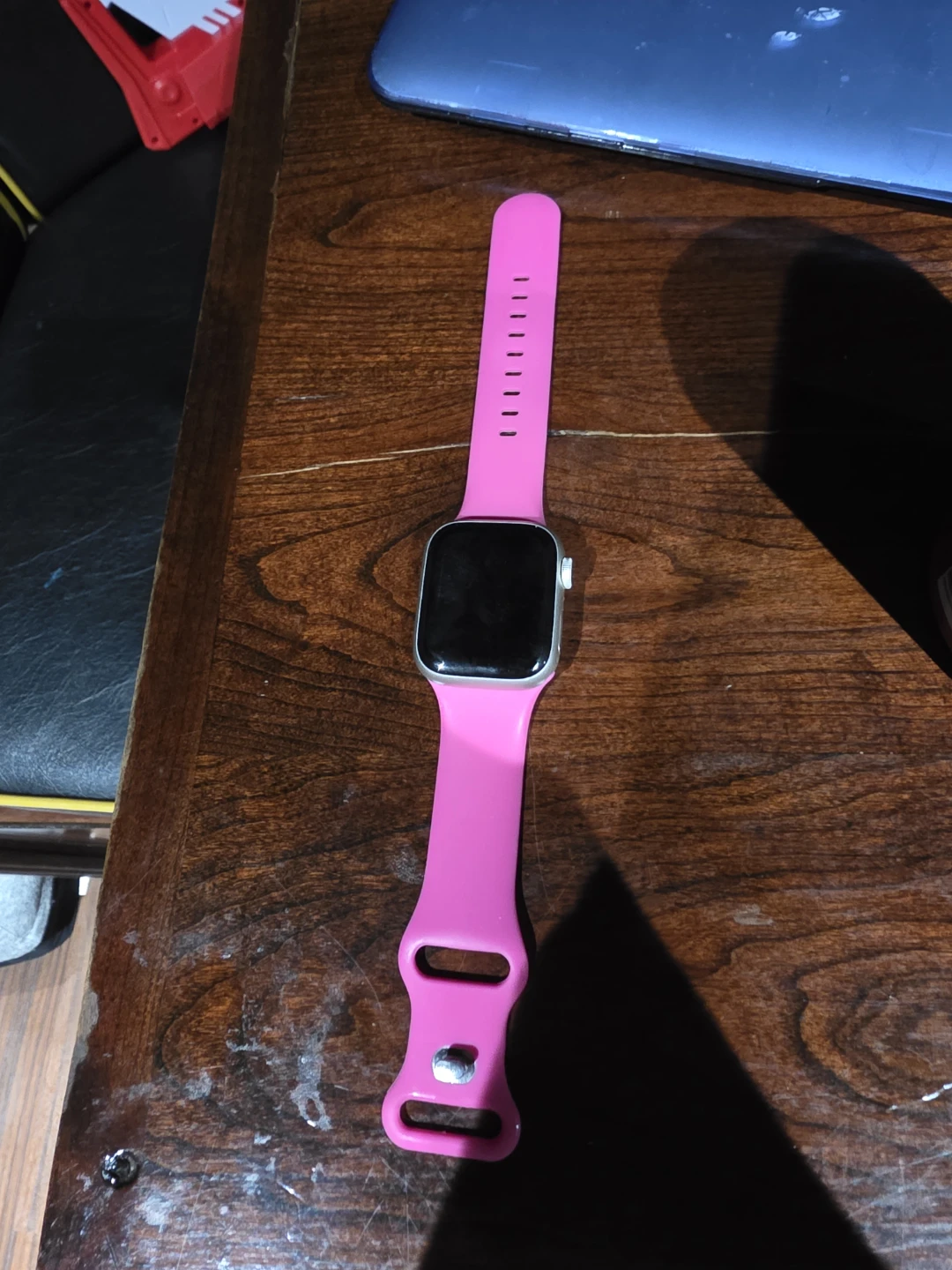 Apple watch series 7 comes with charger and extra bands