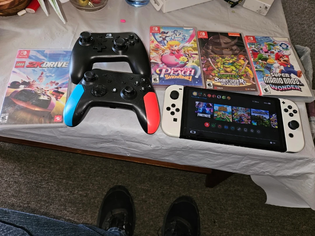 Nintendo Switch OLED + Games & Controllers - photo 4