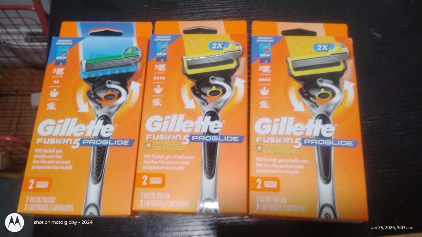 Gillette Fusion 5 ProGlide Razor with 2 Cartridges (3 Pack)