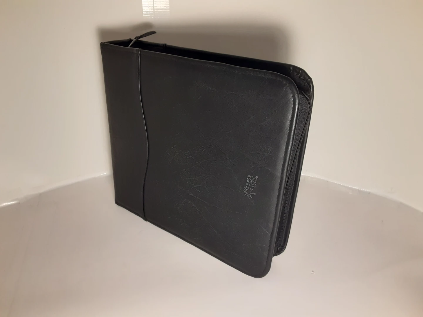 CD/DVD Binder/Case | Case Logic - 16 Pages - 128 Slots