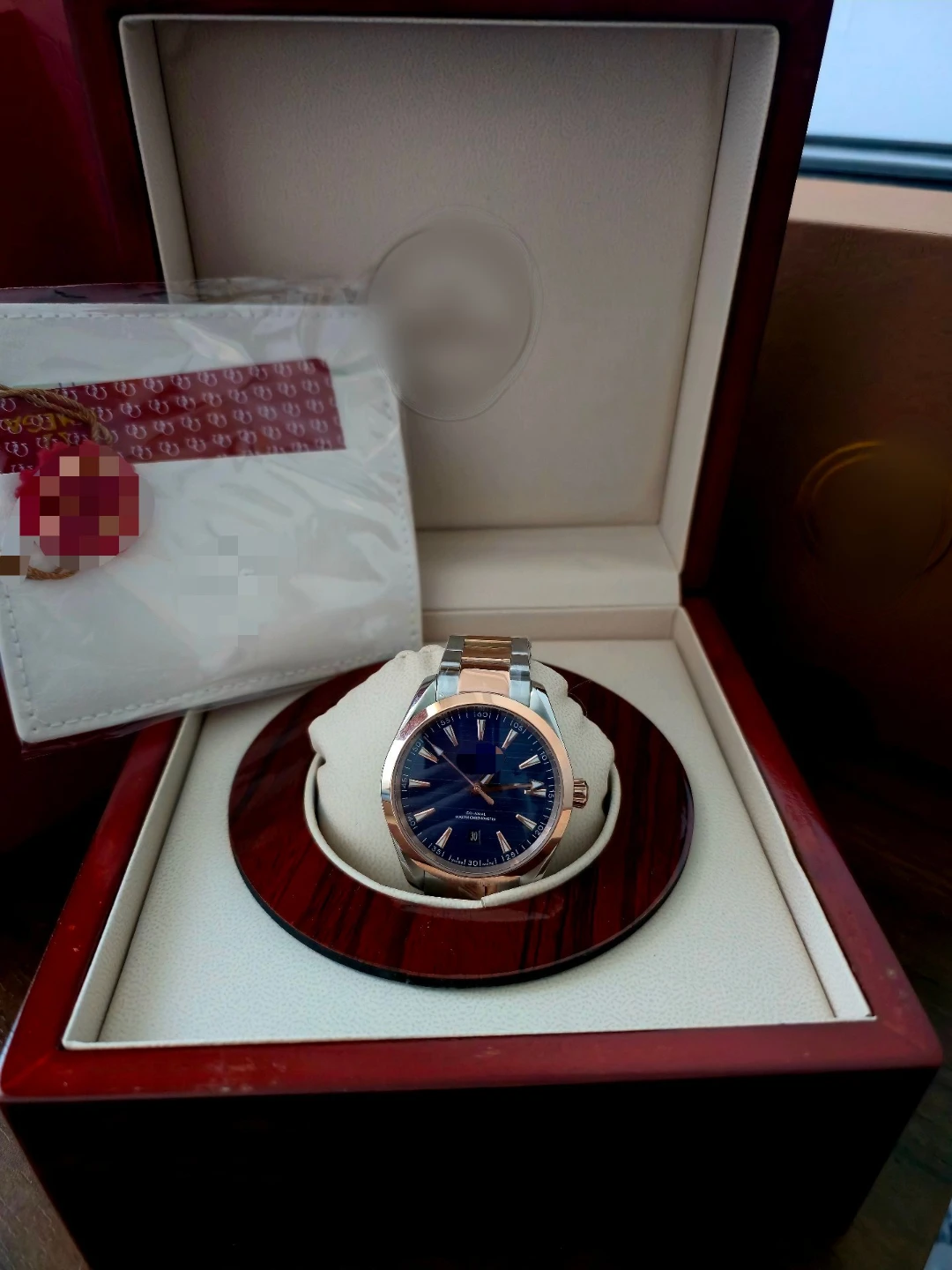 Mens luxury watch automatic comes with box and papers!