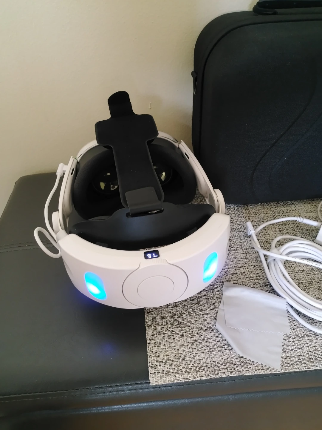 Meta Quest Pro VR Headset - photo 3