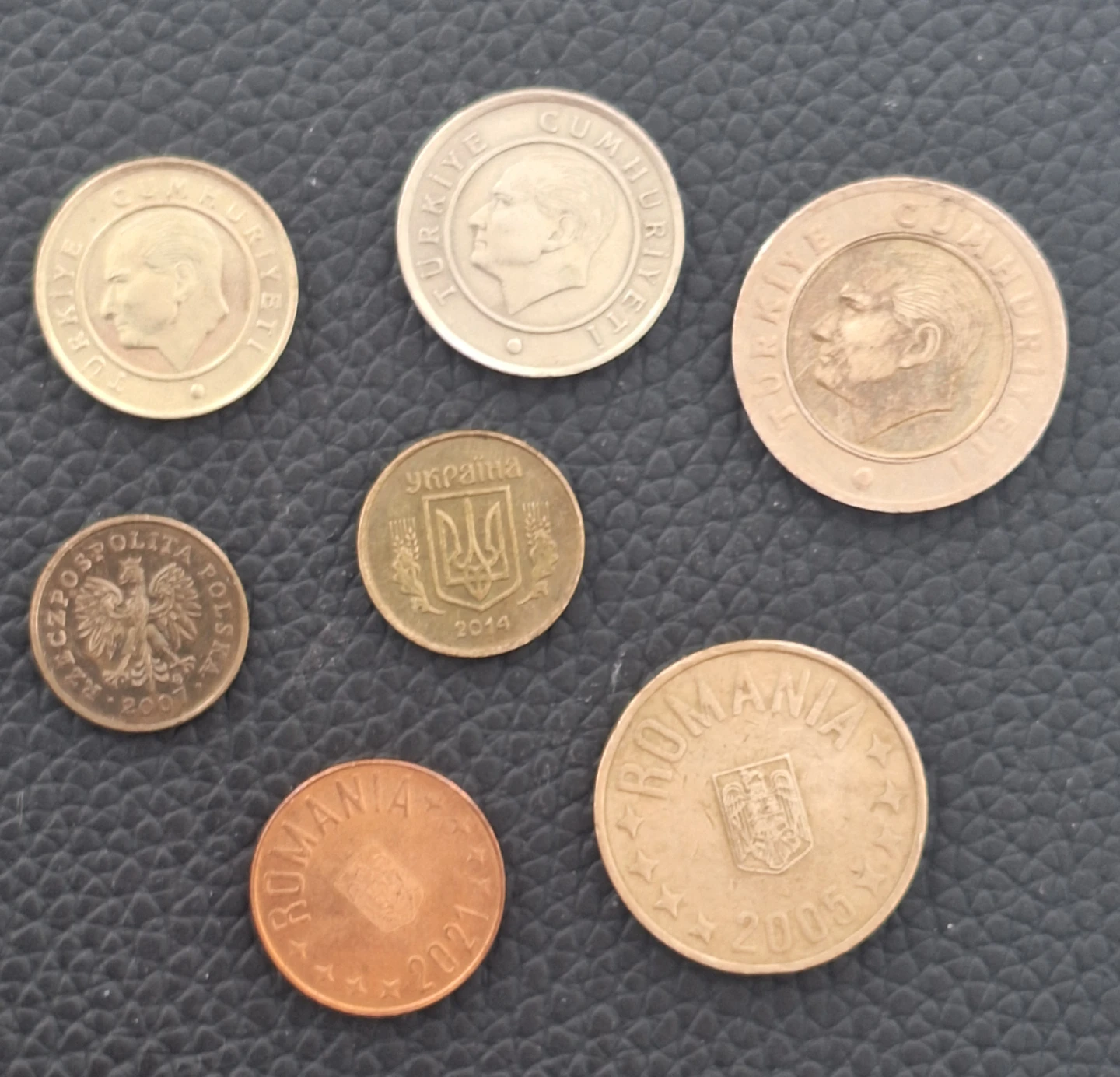 Set of 7 foreign coins