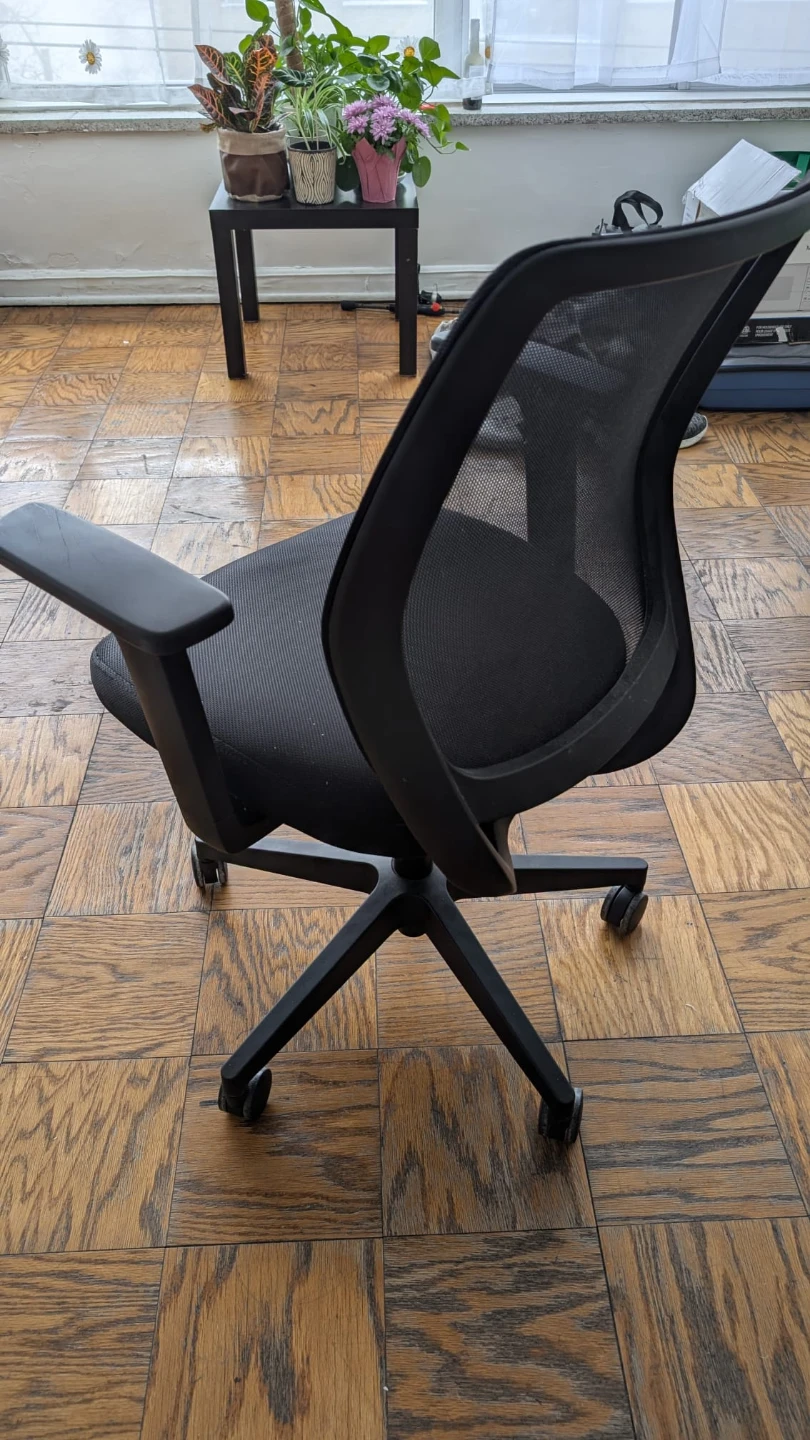 Black Mesh Office Chair - photo 2