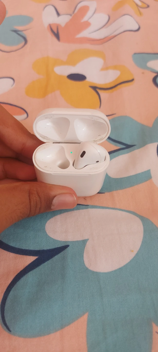Apple AirPods(1st gen) right only with case - photo 3