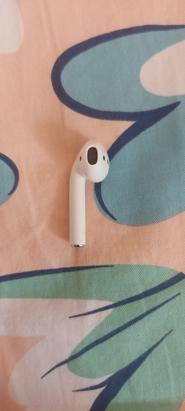 Apple AirPods(1st gen) right only with case - photo 4