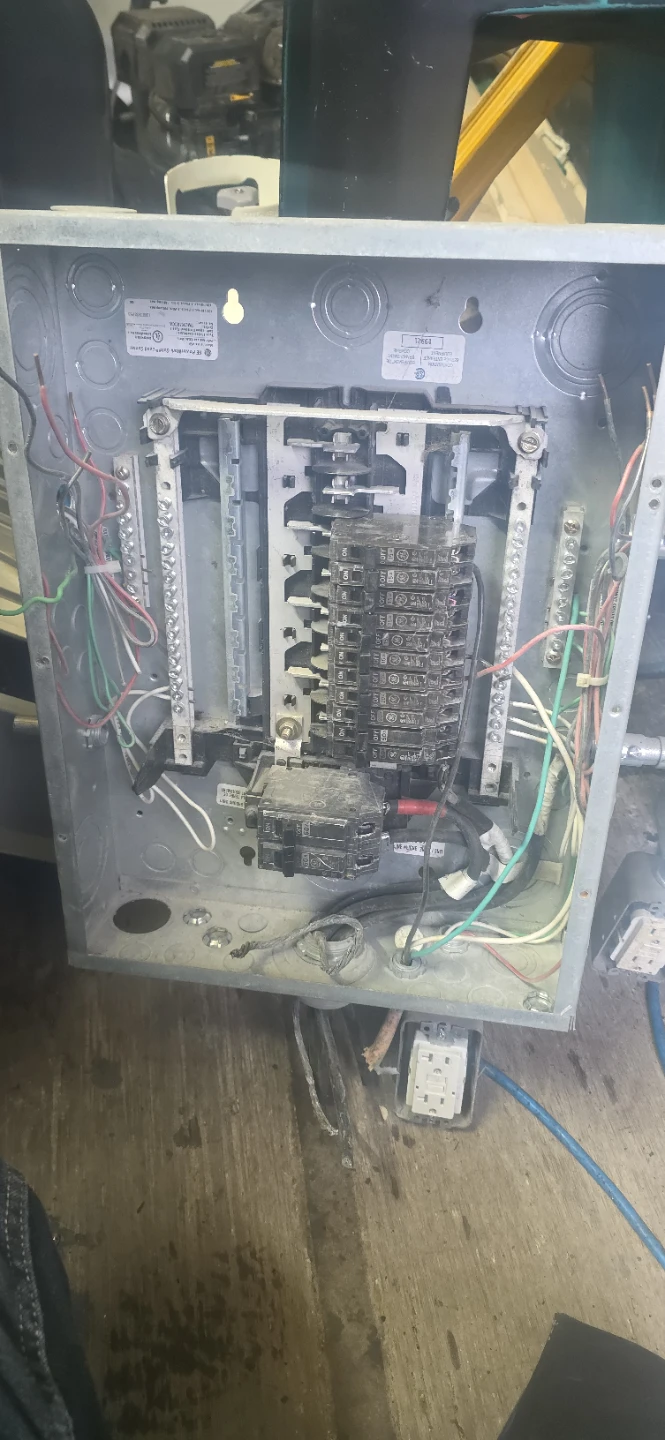 GE PowerMark Gold Load Center TMC1610CCA