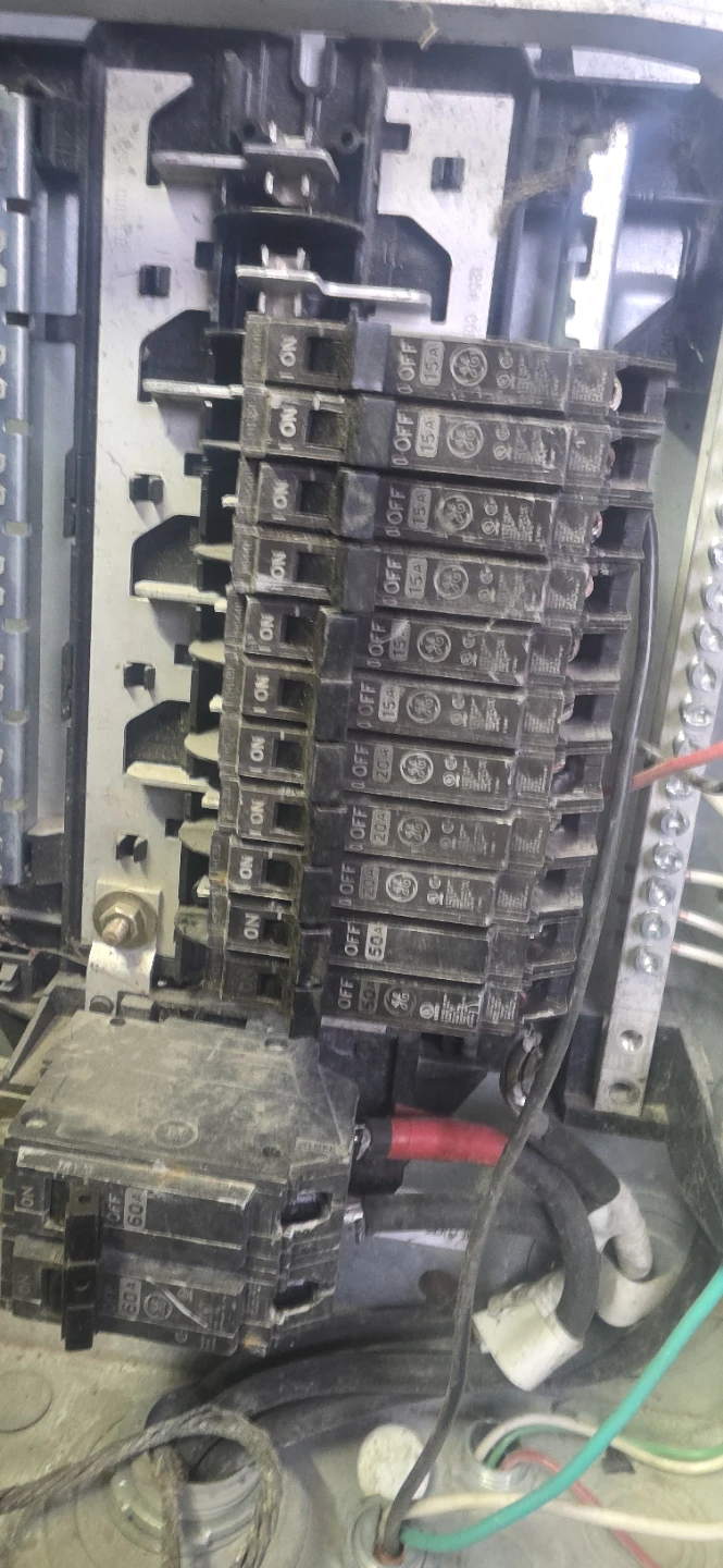 GE PowerMark Gold Load Center TMC1610CCA - photo 2