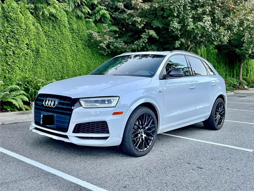 Audi Q3 White SUV - photo 4