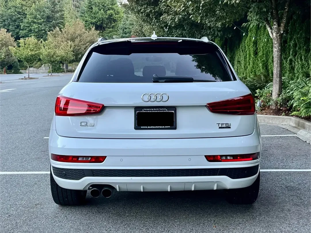 Audi Q3 White SUV - photo 5