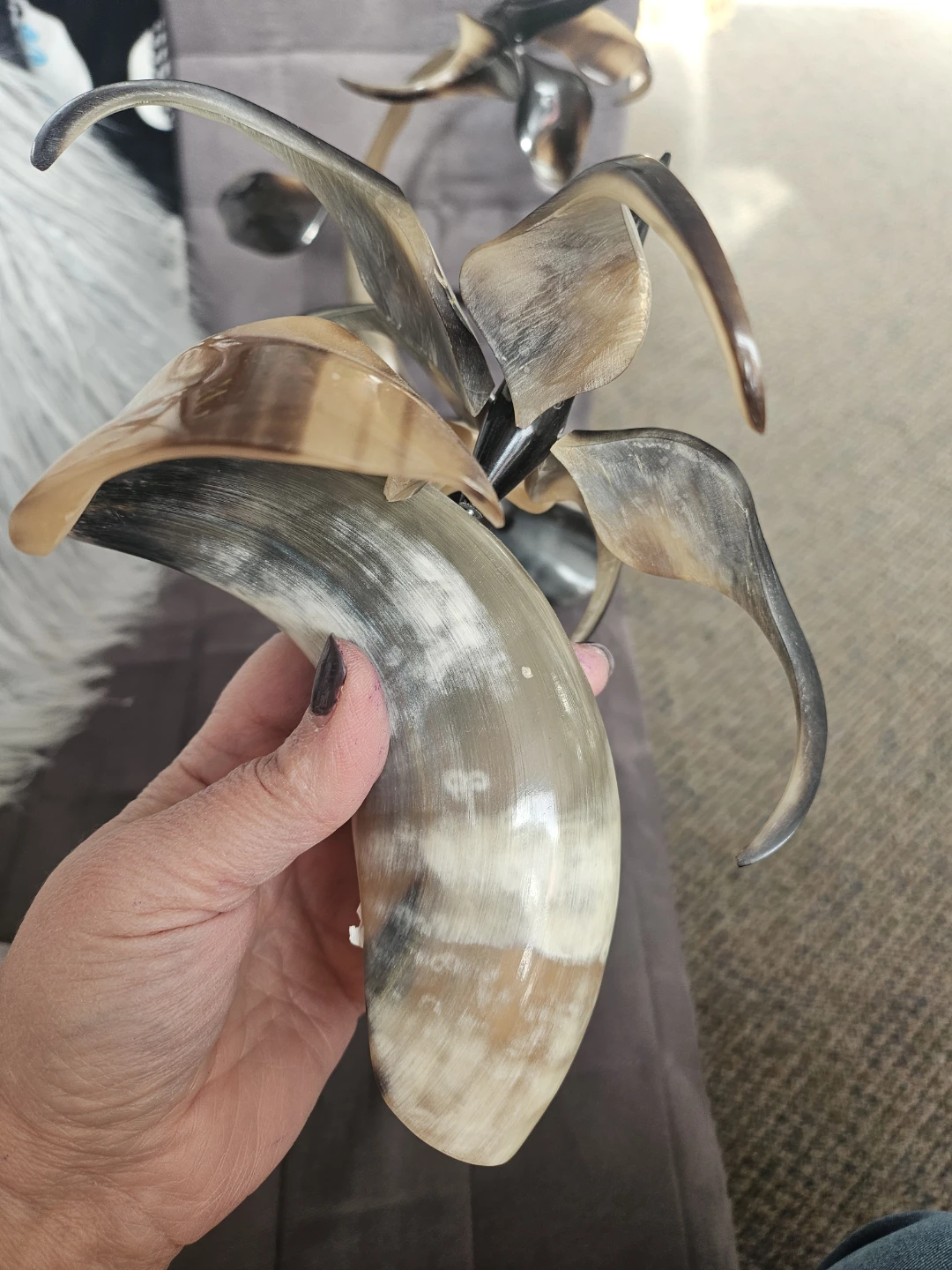 2 vintage Carved Horn Flower Sculpture - photo 3