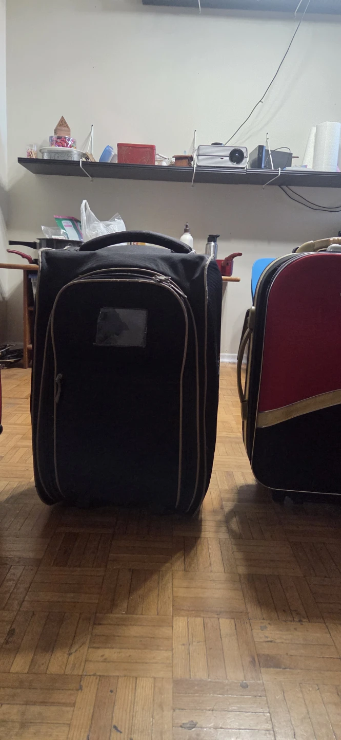 Move Out Sale – 3 Check-in Luggage Suitcases (Rolling) - photo 3