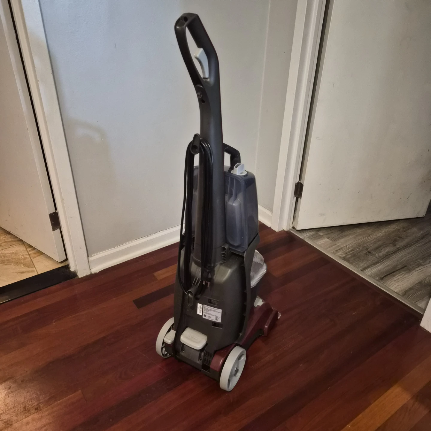 Hoover Power Scrub Deluxe Carpet Cleaner - photo 5