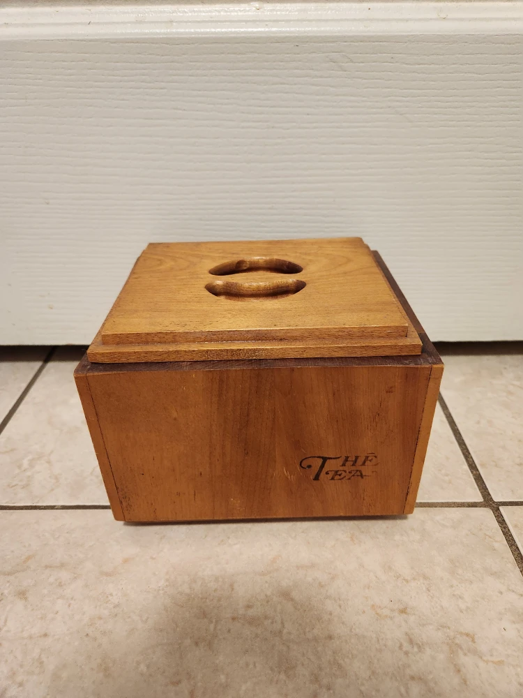 Baribeau Maid Canada Wooden Tea Box 🧡