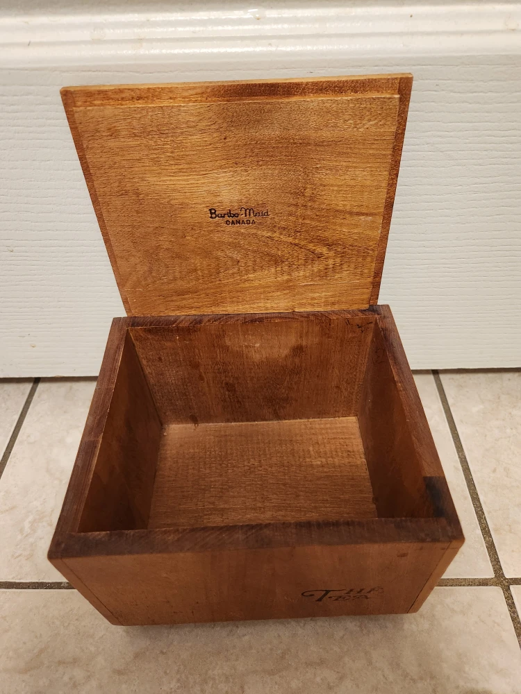 Baribeau Maid Canada Wooden Tea Box 🧡 - photo 2