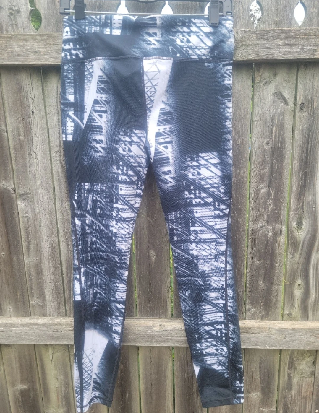 GapFit Women's Athletic Leggings Size M - photo 2