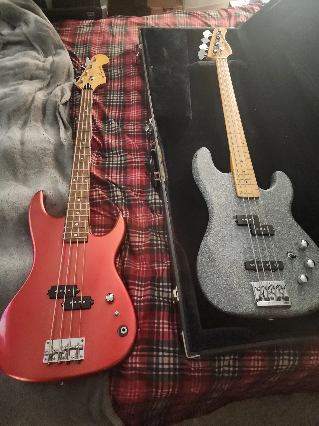Red Electric Bass Guitar - photo 2
