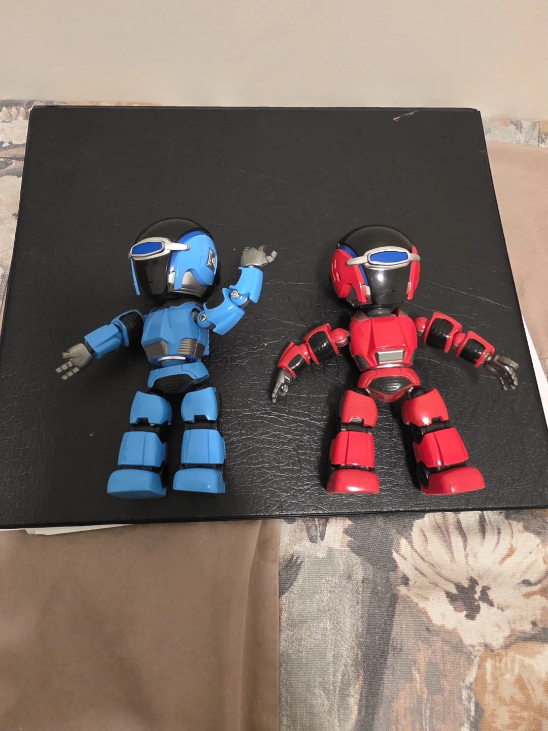 Two Robot Action Figures - Red and Blue - photo 2