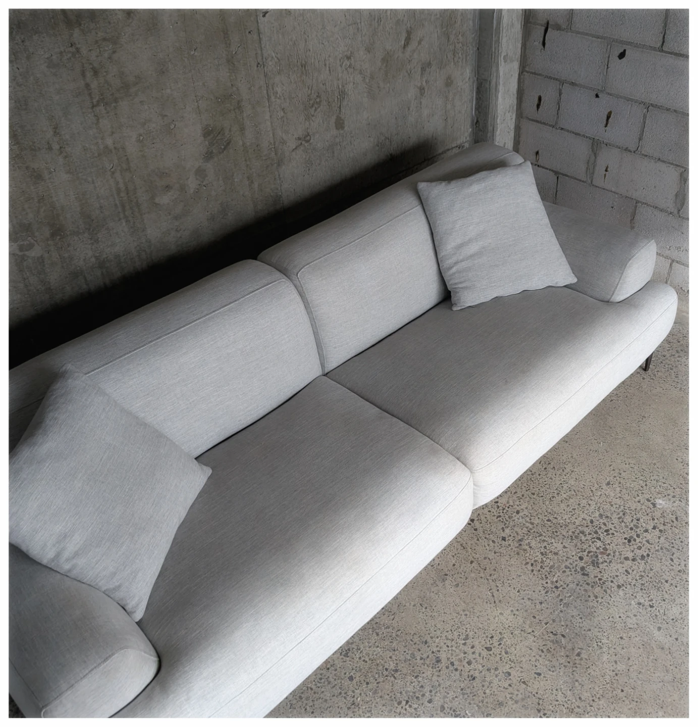 Article Couch - photo 4