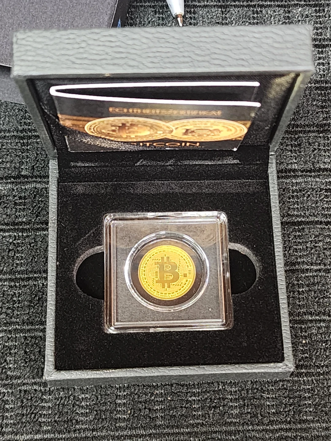 Bitcoin Exclusive Gold Coin - photo 3